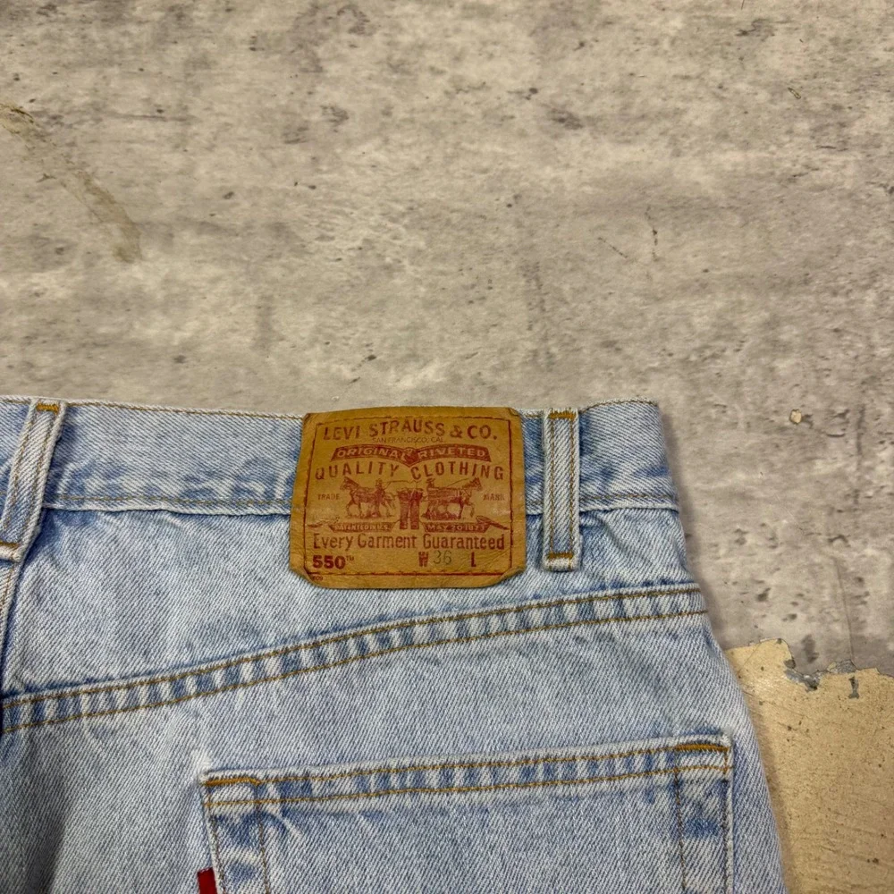Vintage Levis 550 Relaxed Fit Denim Shorts Light Wash Mens 36 Blue 35550-1836